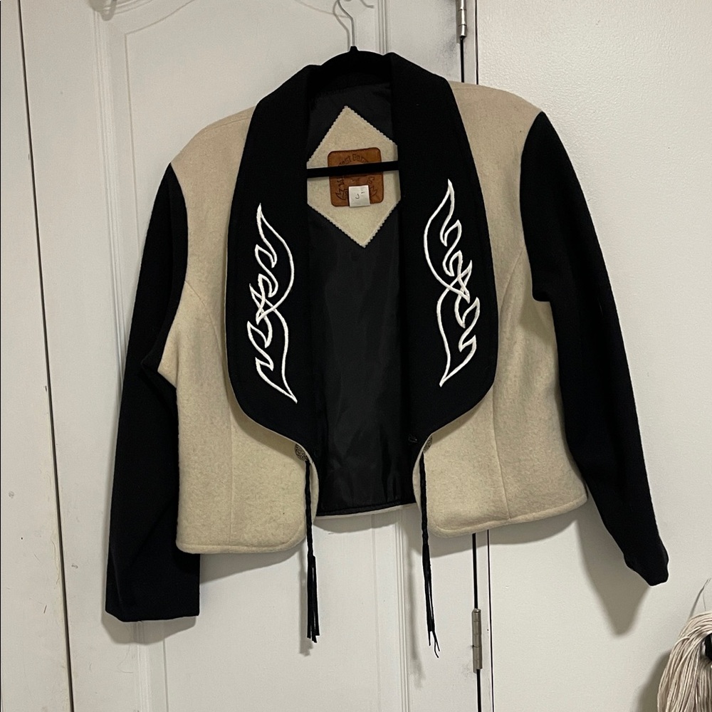Elegant Black and Cream Women's Blazer